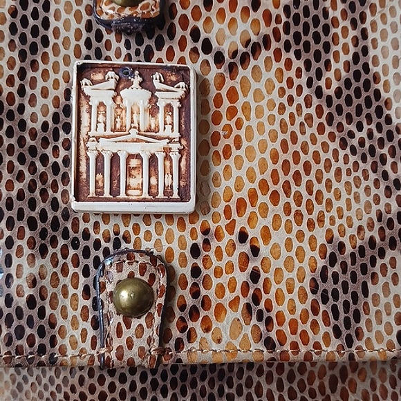 Wilson's Leather Shoulder Bag Style 30148-20 Animal Print - Picture 7 of 16